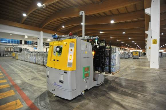 Figure 1: The latest high-performance LGVs for pallet movement offer improvements in battery performance, energy utilization, vehicle uptime, CO2 reduction and enable a more integrated and space-optimized facility.