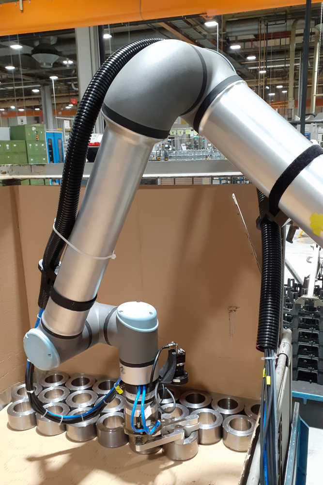 Figure 1: ZF, one of the world’s largest automotive suppliers, uses MIRAI AI controller and a collaborative robot from Universal Robots in an automated workpiece fixture. The complete setup of the robot took only a few days, solving a long-standing problem in a very short time. Courtesy: Micropsi Industries