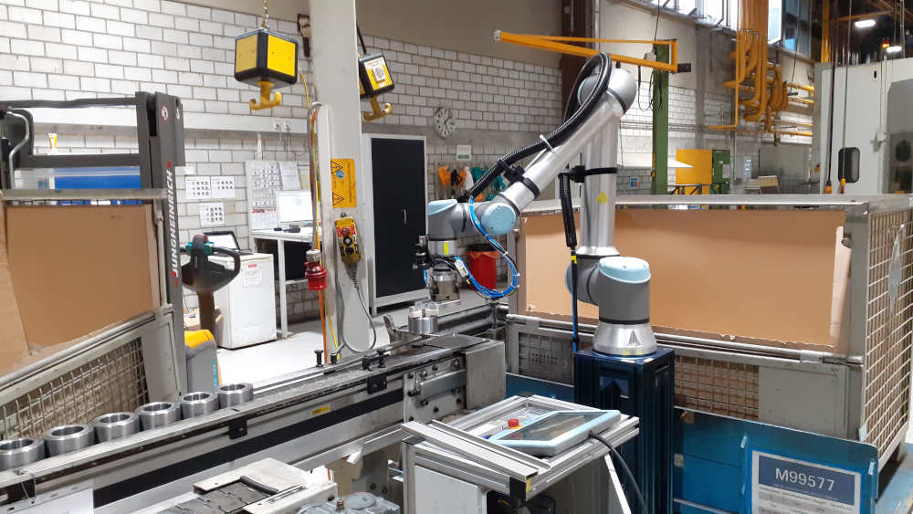 Figure 2: A complete and fully automated solution inspects solder joints at BSH. Using Micropsi’s MIRAI, the solution was trained through human demonstration instead of programmed. Instead of manually guiding the probe to each individual solder joint, employees can now concentrate on value-creating activities. Courtesy: Micropsi Industries