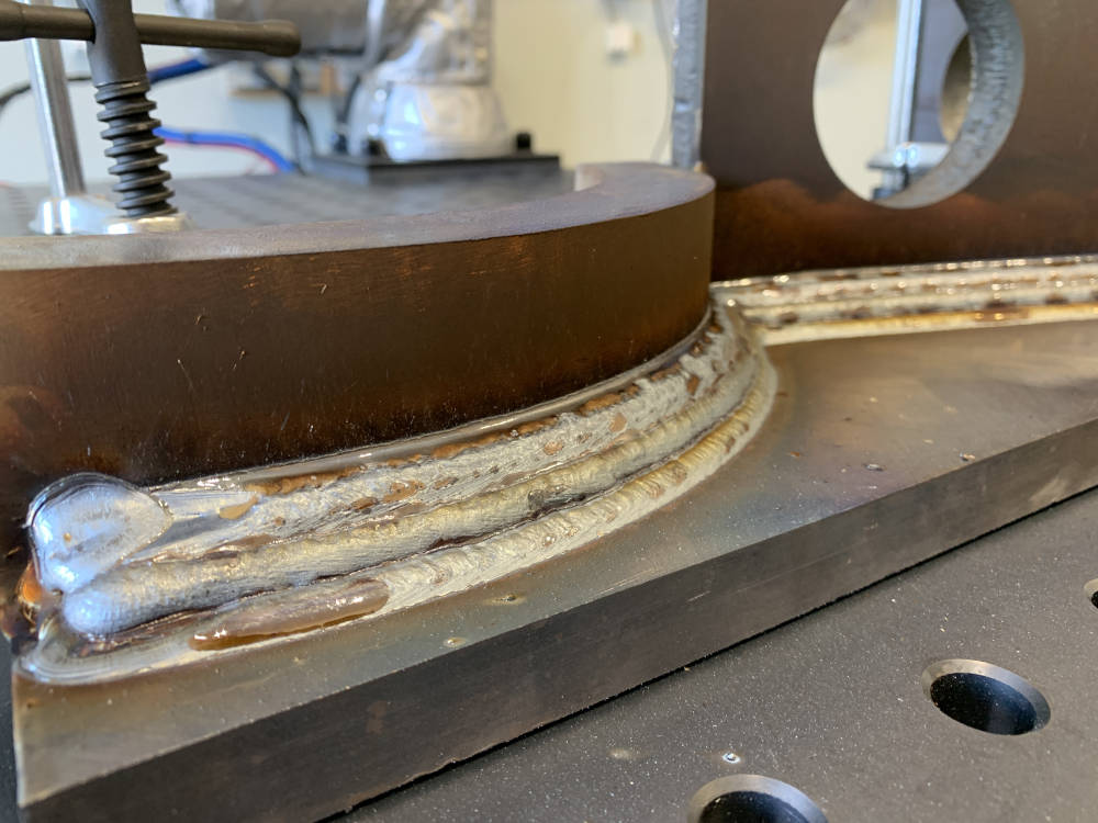 Figures 2a and 2b: A multipass heavy weld is shown using the Vectis Cobot Welding Tool. Courtesy: Vectis Automation