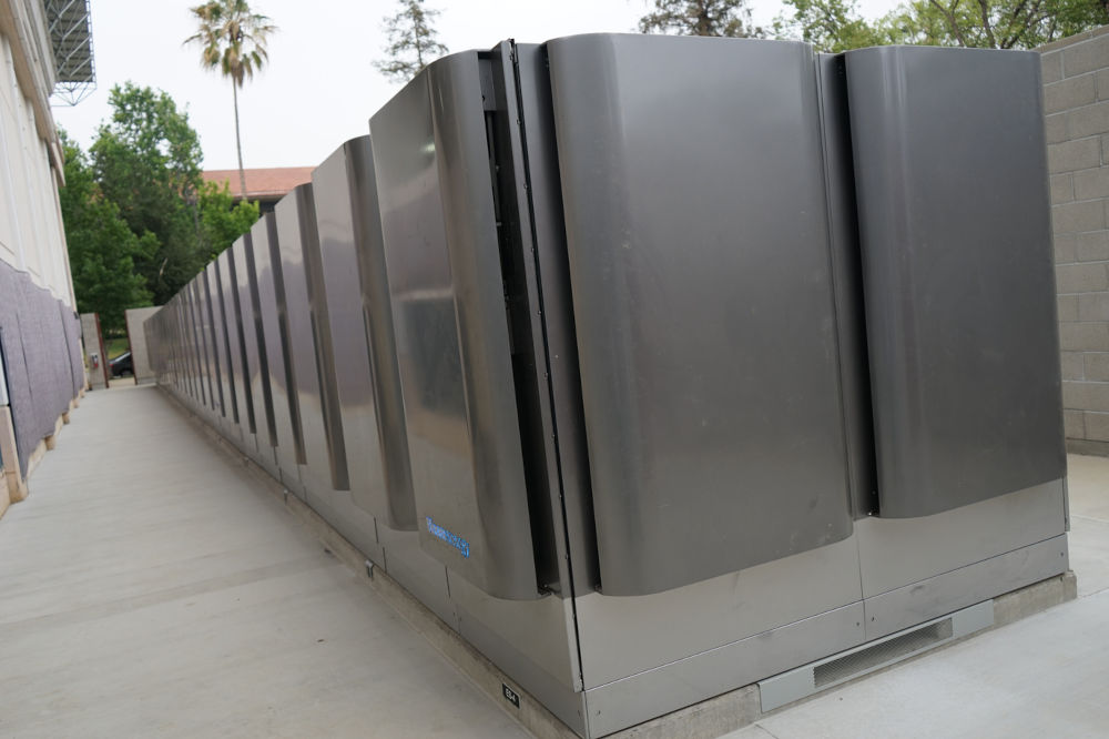 The fuel cell server installed at the California Institute of Technology (Caltech) campus in Pasadena as part of a larger project with SoCalGas. Courtesy: Bloom Energy 