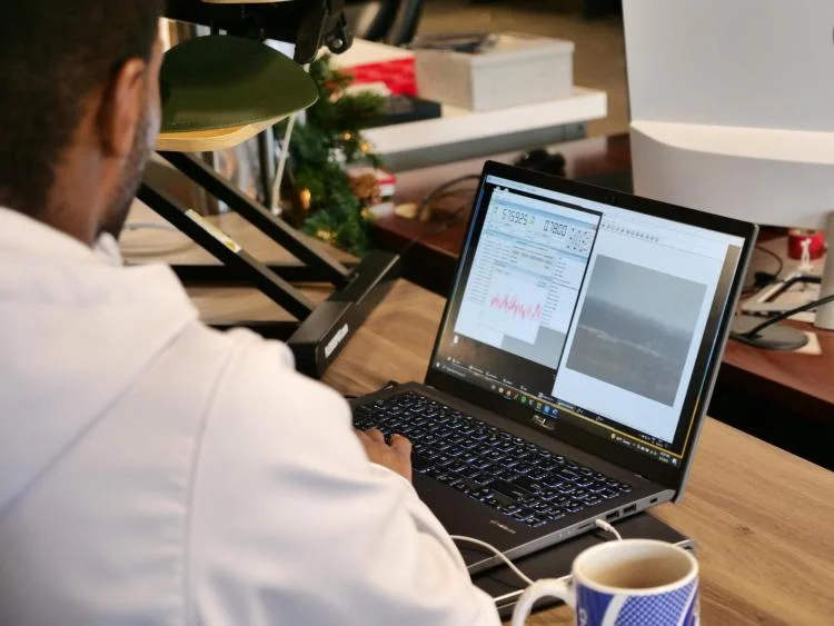 Comb-like spikes on a computer screen illustrate measurements of methane, water and carbon dioxide. Courtesy: Colorado University.
