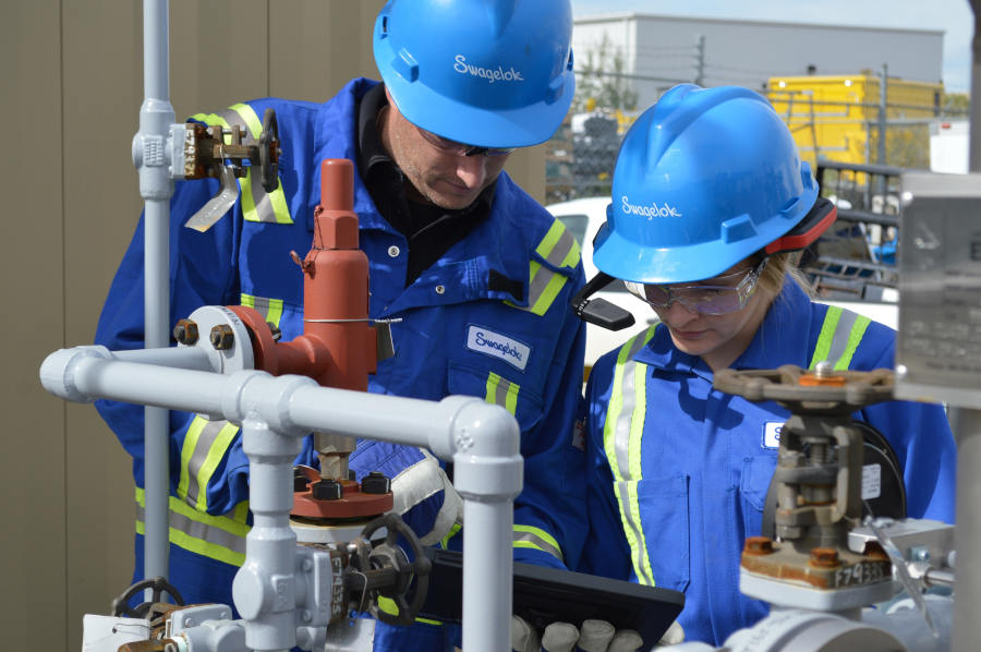 Figure 2: While onsite visits often require four or more engineers, the use of AR technology means inspection teams can be reduced to one or two people.