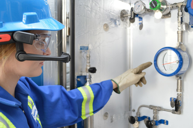 Figure 5: With an entire team seeing problems in real time, semi-virtual site visits allow the engineer onsite to solve a wider range of challenges than would normally be possible.