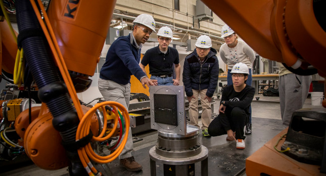 University of Michigan researchers use KUKA robots in the development of semi-autonomous robotic assistants that would work side-by-side with humans on building construction sites.