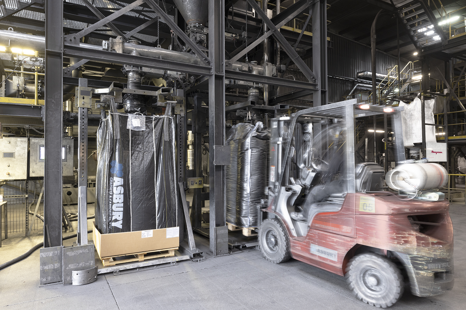 Figure 4: From the silo above, milled graphite continuously fills into a pair of bulk bag fillers. Courtesy: Flexicon