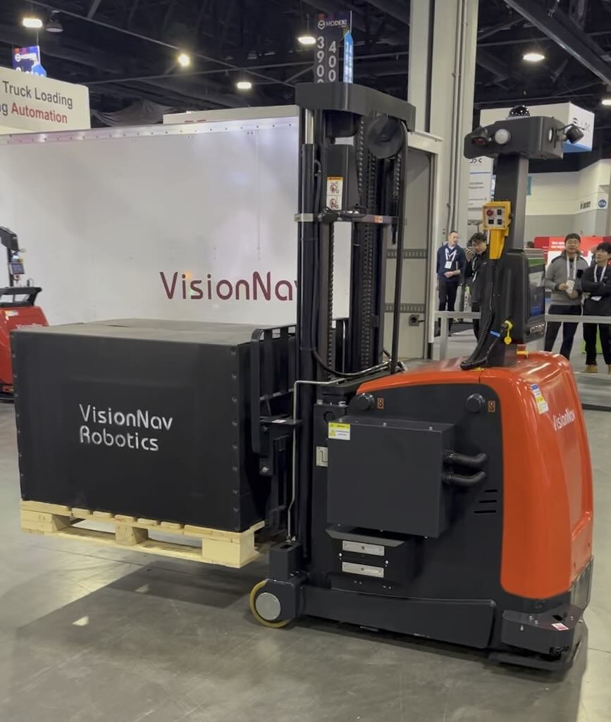 VisionNav Robotics’ VNST20 PRO trailer truck loading and unloading solution has been designed specifically for trailer trucks, automating loading, unloading and manual handling tasks.