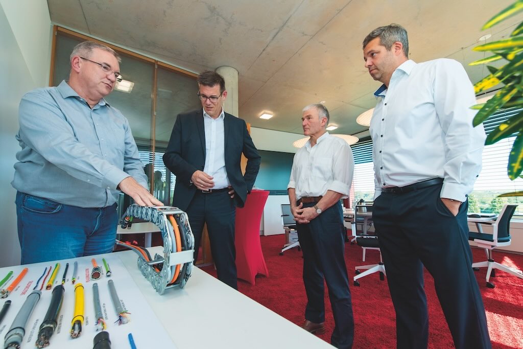 The experts agreed: Flexibility and proximity to the customer are becoming increasingly important in mechanical engineering.