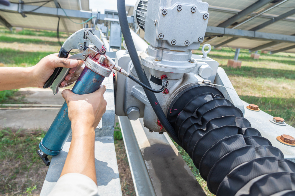 Figure 4: Effectively use calibrated grease guns can ensure the right amount of grease is applied to bearings, preventing over-lubrication. Courtesy: CITGO Petroleum