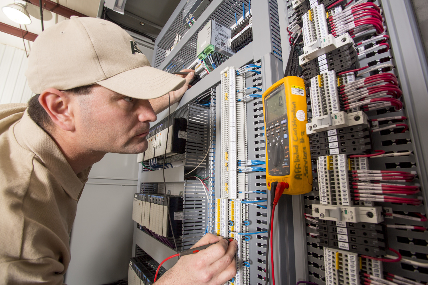 Figure 2: Real-time energy monitoring enables manufacturers to track power usage, identify inefficiencies and adjust operations to lower energy costs. Courtesy: ACS
