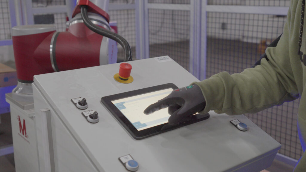 Figure 2: OnRobot’s partner Just Automate developed its off-the-shelfOff-the-shelf, standardized palletizer, MoveComponents on the D:PLOY platform, providing an intuitive user interface that requires no robotics expertise to operate. Courtesy: OnRobot
